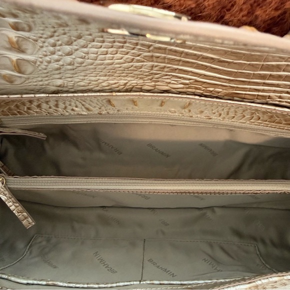 Elegant Crocodile Embossed Tan and Cream Handbag - Picture 5 of 6